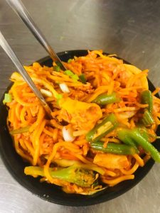 Chilli Garlic Noodles with Chicken*(G./EGG)